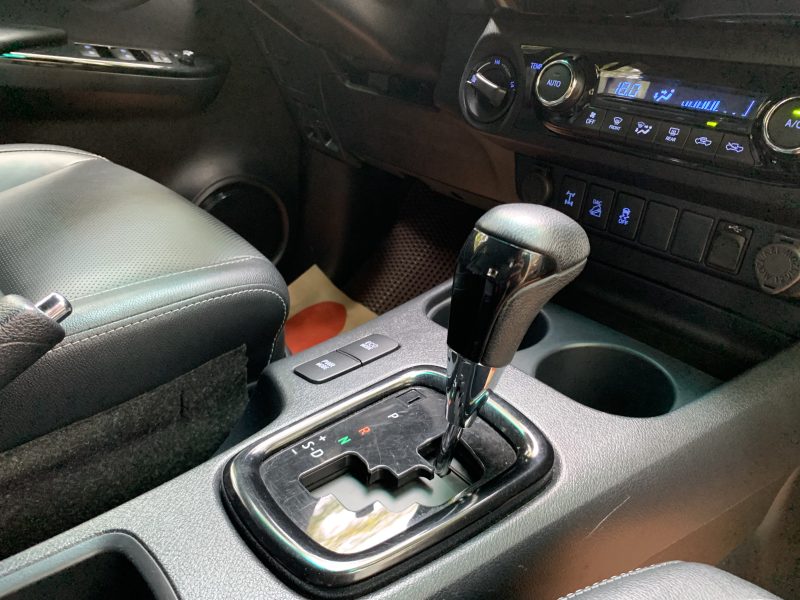 toyota hilux 2019 2 cầu 2.8at