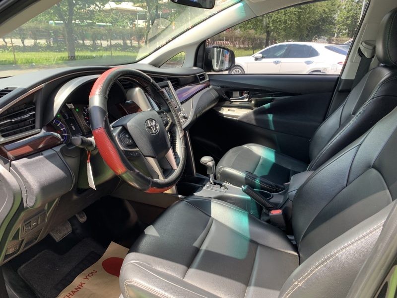 toyota innova venturer 2019 màu đen giá tốt