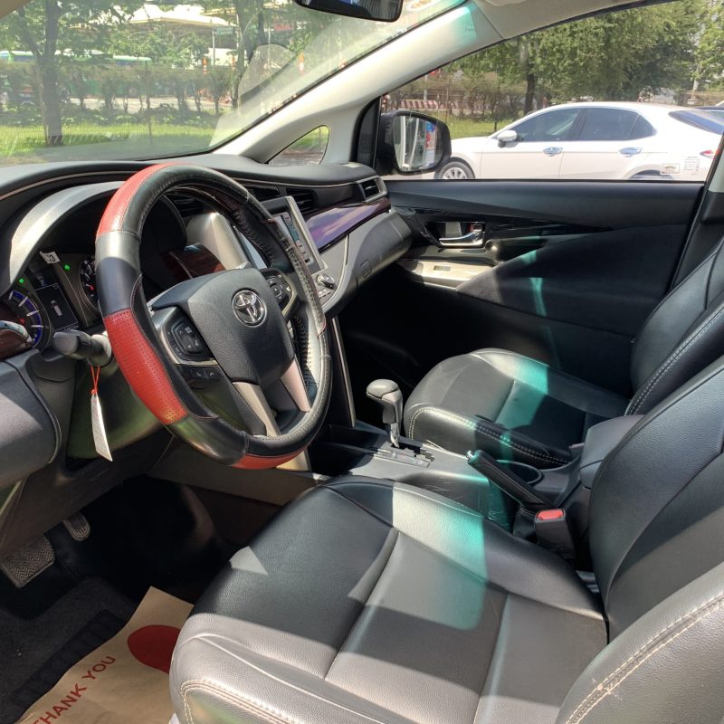 toyota innova venturer 2019 màu đen giá tốt