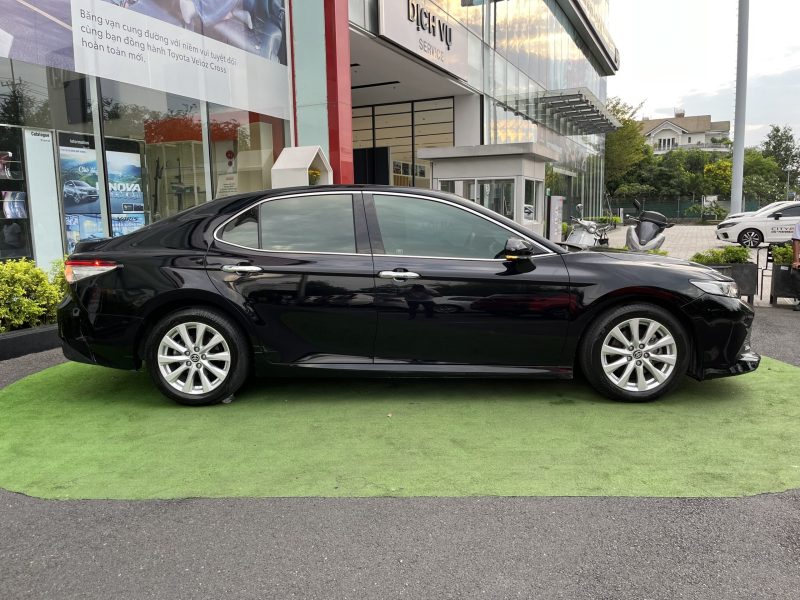 toyota camry 2.0 2020 đen gia đình dùng