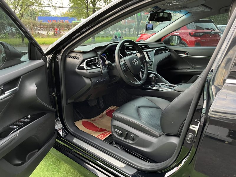 toyota camry 2.0 2020 đen gia đình dùng
