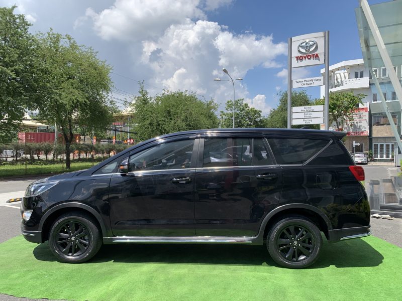 toyota innova venturer 2019 màu đen giá tốt