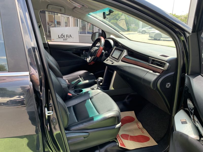toyota innova venturer 2019 màu đen giá tốt
