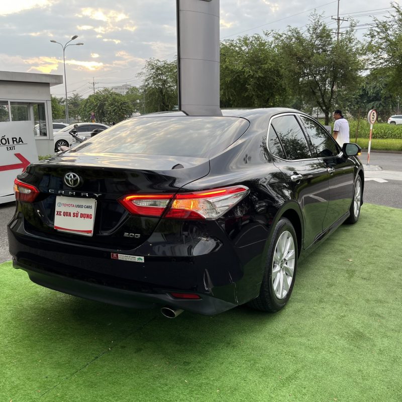 toyota camry 2.0 2020 đen gia đình dùng