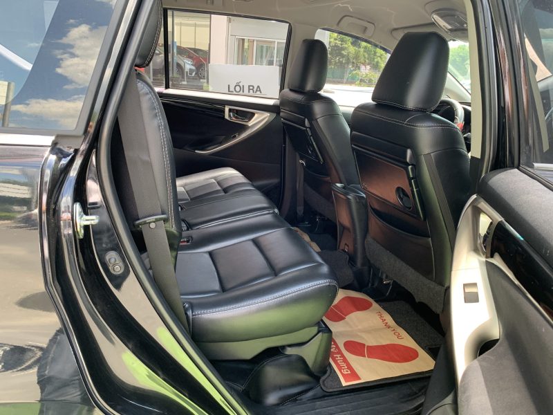 toyota innova venturer 2019 màu đen giá tốt
