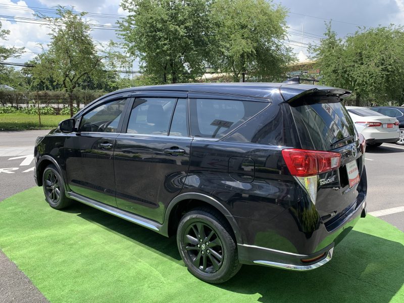 toyota innova venturer 2019 màu đen giá tốt