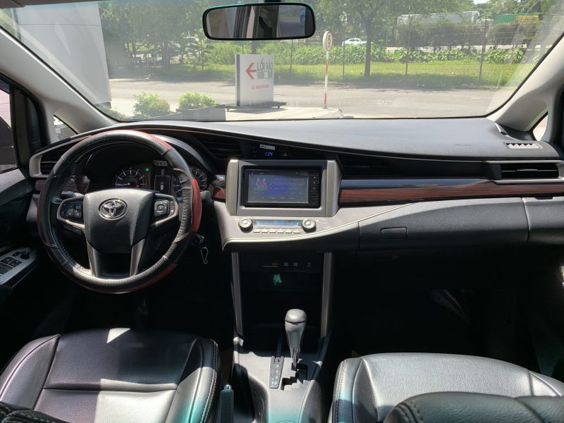 toyota innova venturer 2019 màu đen giá tốt