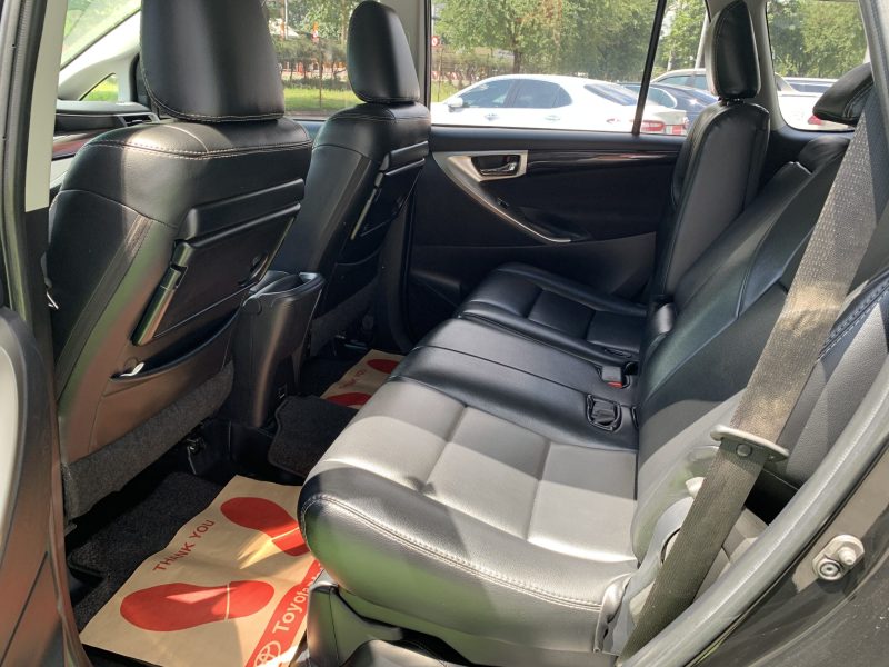 toyota innova venturer 2019 màu đen giá tốt