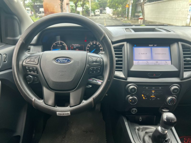 Ford Ranger XLS MT 2019 lên nắp thùng cao giá tốt