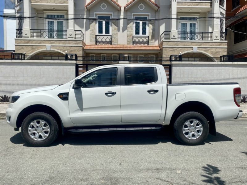 Ford Ranger XLS AT sản xuất 2018 xe đẹp giá tốt