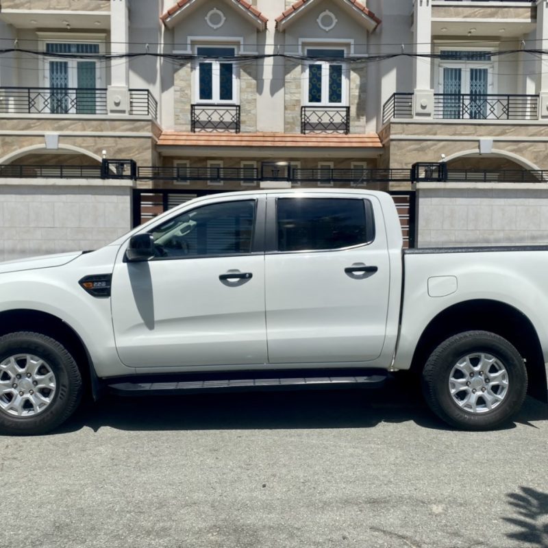 Ford Ranger XLS AT sản xuất 2018 xe đẹp giá tốt