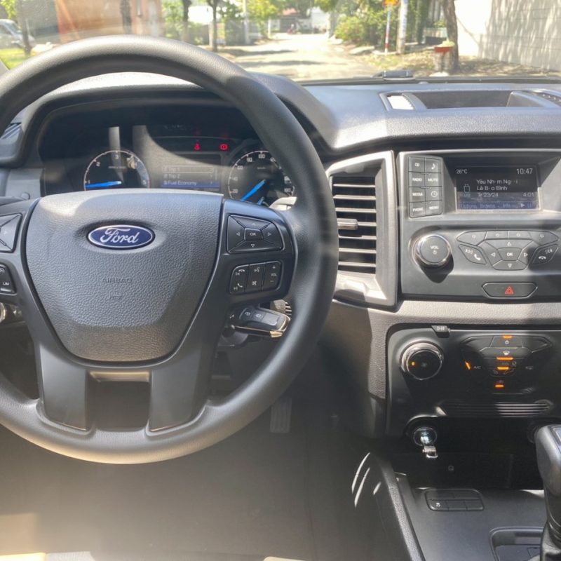 Ford Ranger XLS AT sản xuất 2018 xe đẹp giá tốt