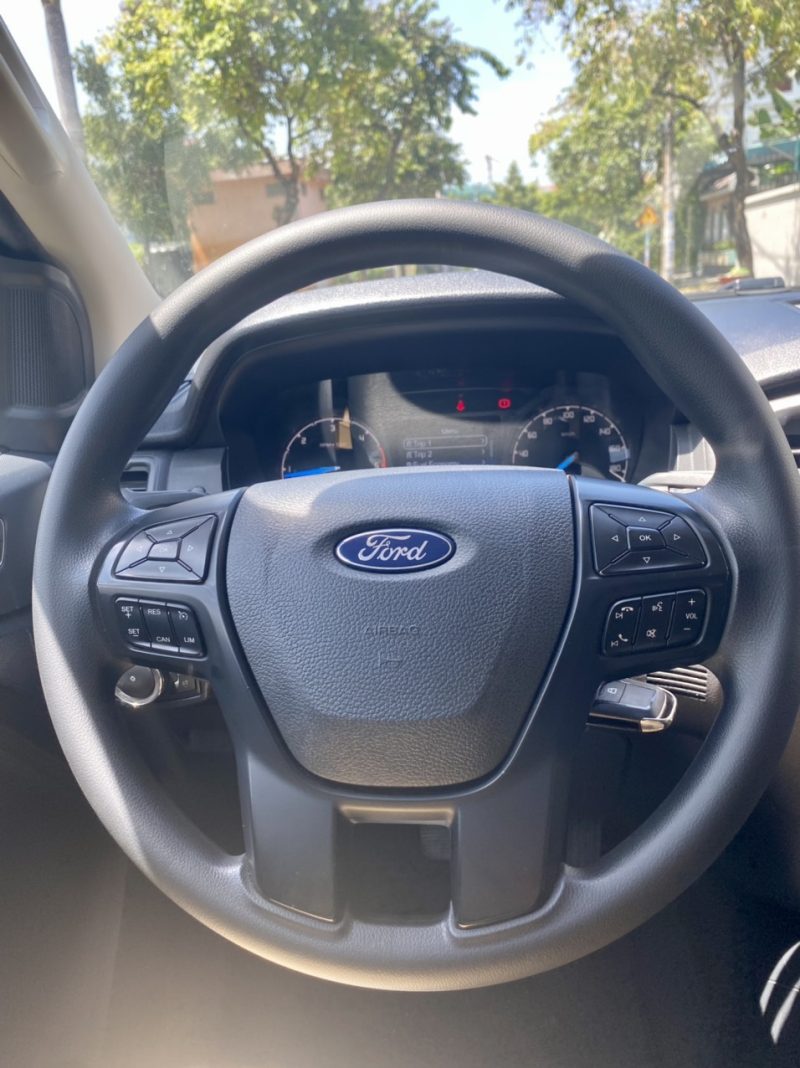 Ford Ranger XLS AT sản xuất 2018 xe đẹp giá tốt
