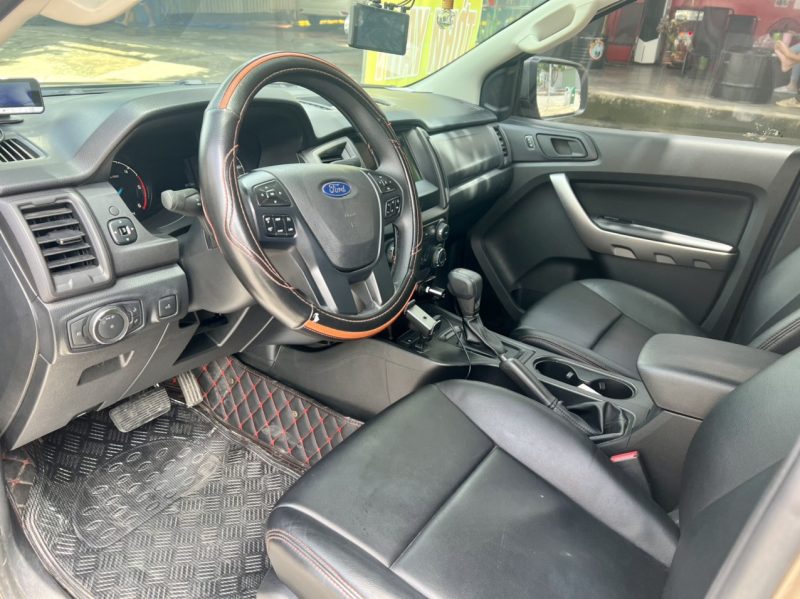 Ford Ranger XLS AT sản xuất 2020 siêu lướt - giá tốt