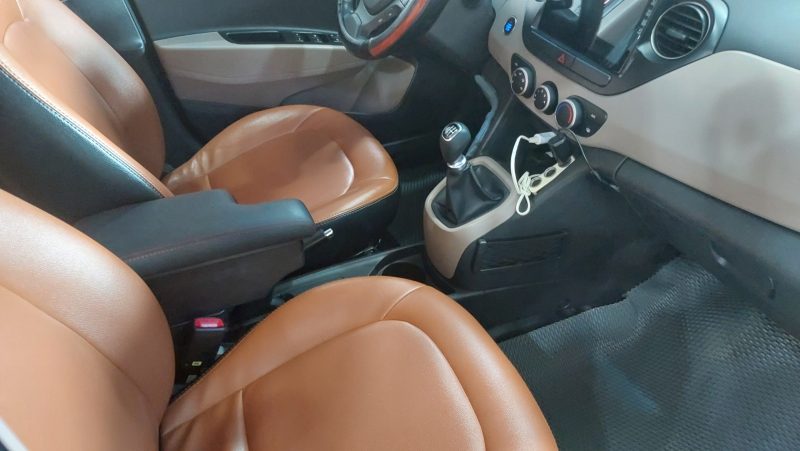 Hyundai i10 sedan số sàn 2018 màu đỏ xe gia đình giá tốt