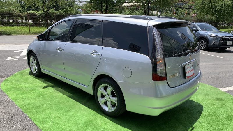 Mitsubishi Grandis 2.4AT sản xuất 2010 giá tốt còn thương lượng