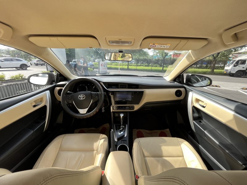 Toyota Altis 1.8G sản xuất 2018 màu trắng siêu đẹp