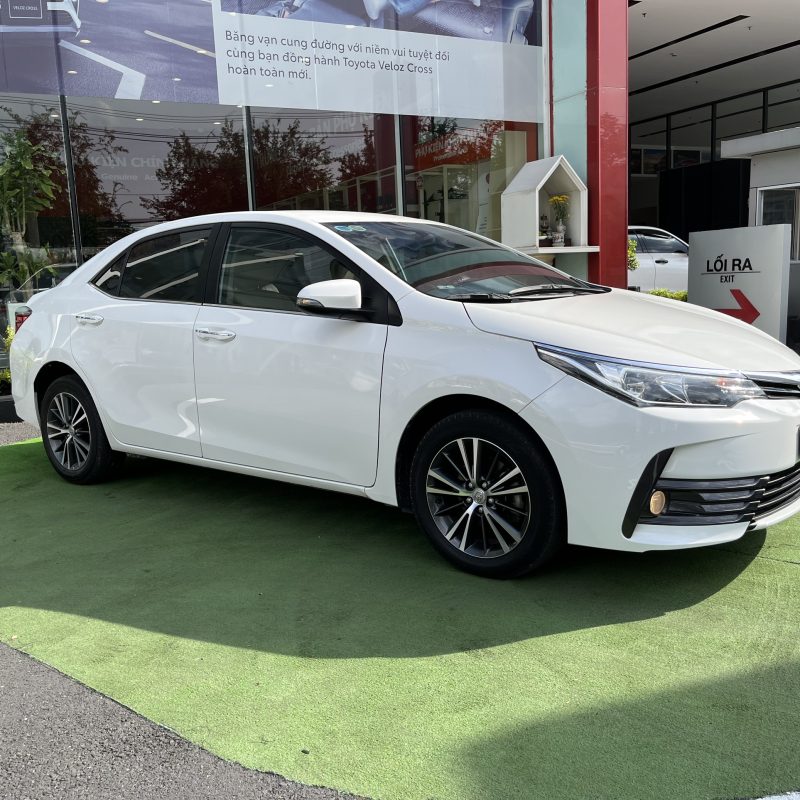 Toyota Altis 1.8G sản xuất 2018 màu trắng siêu đẹp