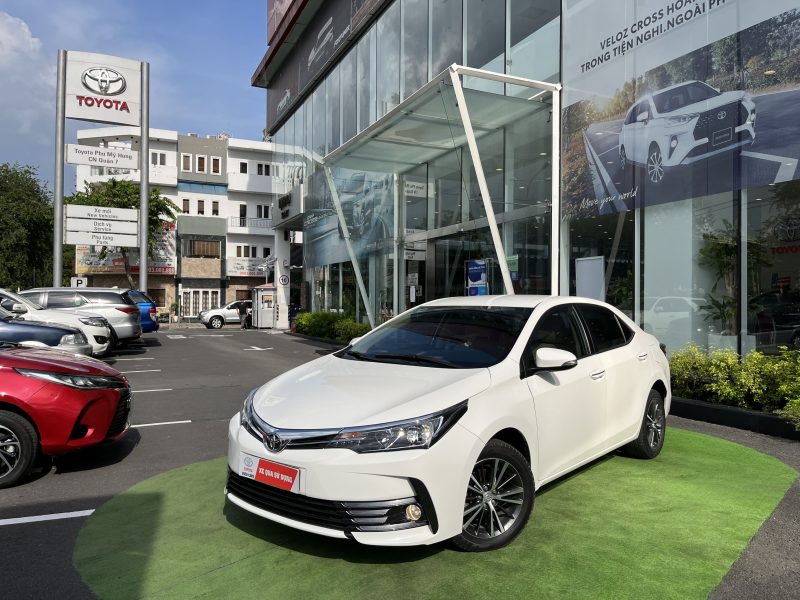 Toyota Altis 1.8G sản xuất 2018 màu trắng siêu đẹp