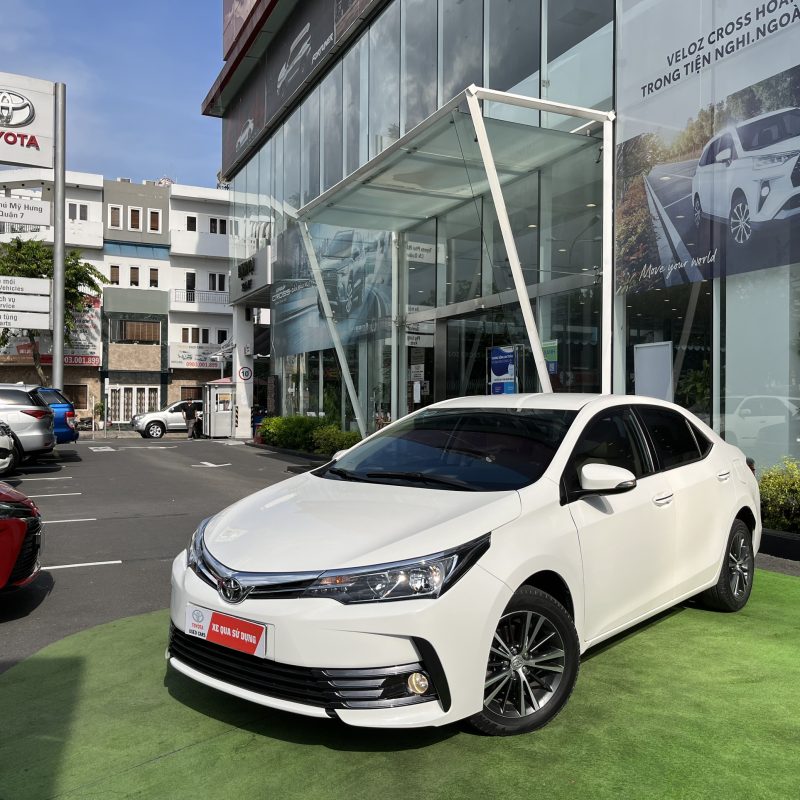 Toyota Altis 1.8G sản xuất 2018 màu trắng siêu đẹp