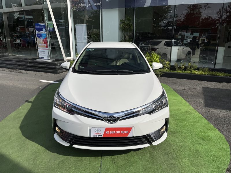 Toyota Altis 1.8G sản xuất 2018 màu trắng siêu đẹp