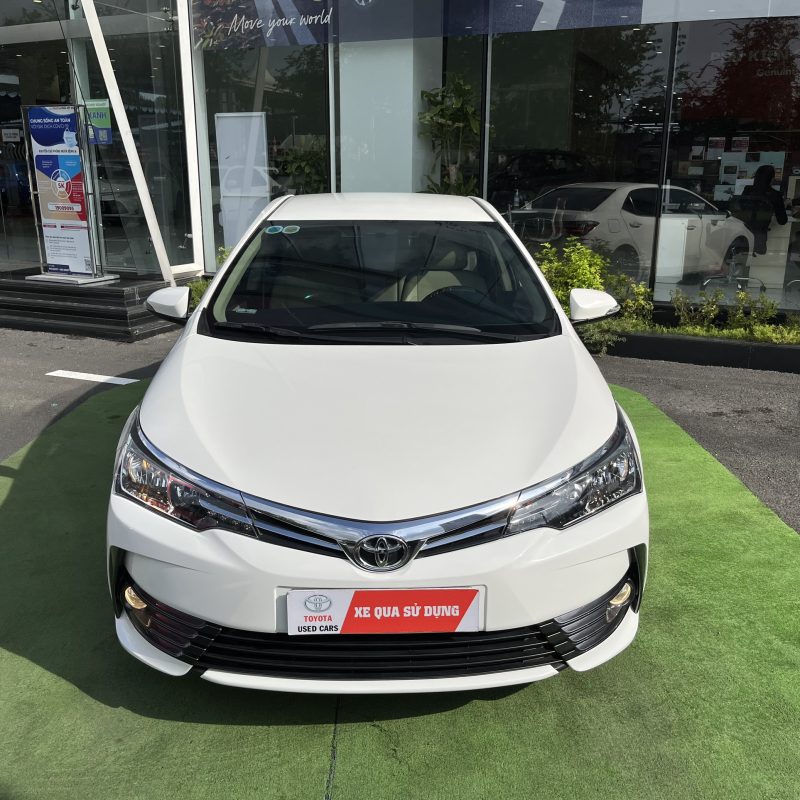 Toyota Altis 1.8G sản xuất 2018 màu trắng siêu đẹp