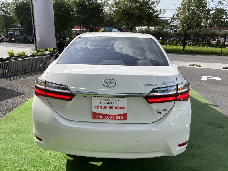 Toyota Altis 1.8G sản xuất 2018 màu trắng siêu đẹp
