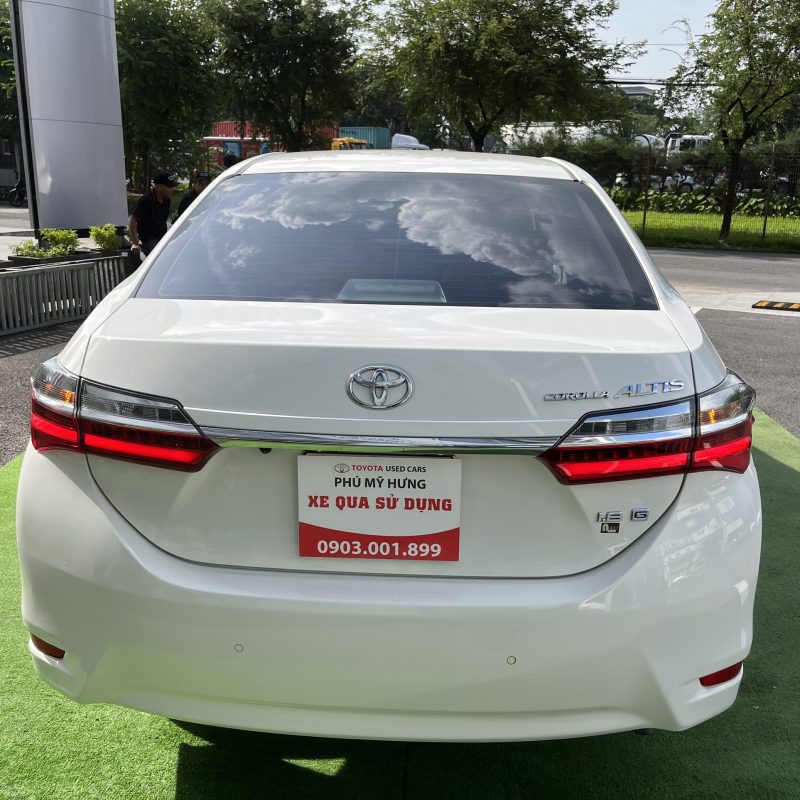 Toyota Altis 1.8G sản xuất 2018 màu trắng siêu đẹp
