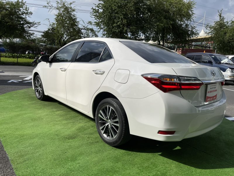 Toyota Altis 1.8G sản xuất 2018 màu trắng siêu đẹp