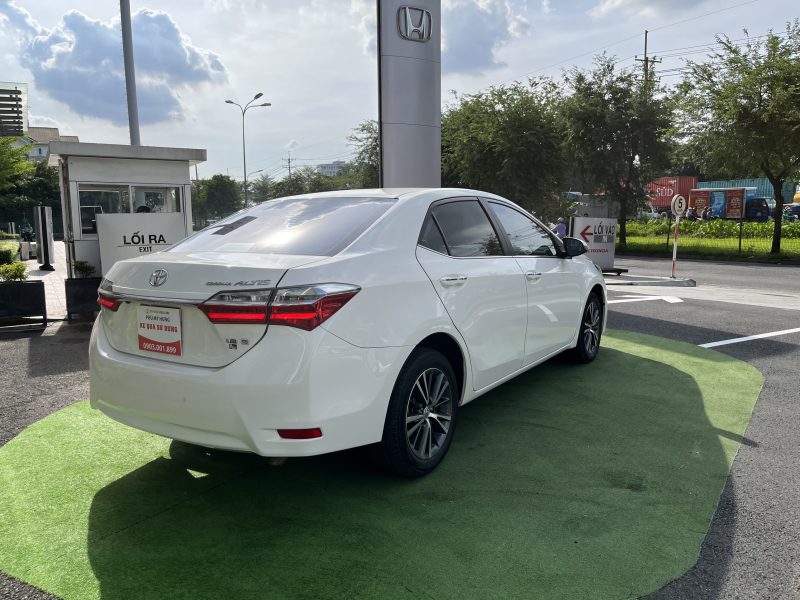 Toyota Altis 1.8G sản xuất 2018 màu trắng siêu đẹp