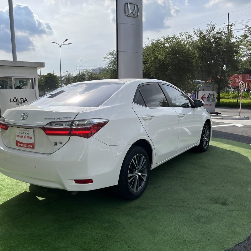 Toyota Altis 1.8G sản xuất 2018 màu trắng siêu đẹp