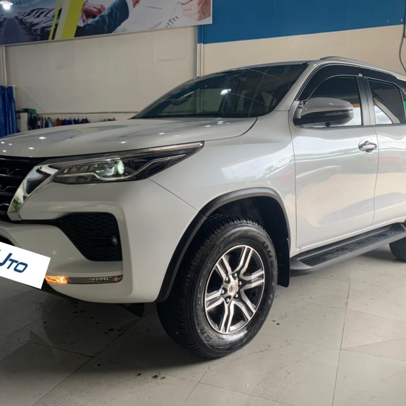 Toyota Fortuner dầu tự động 2021 giá tốt