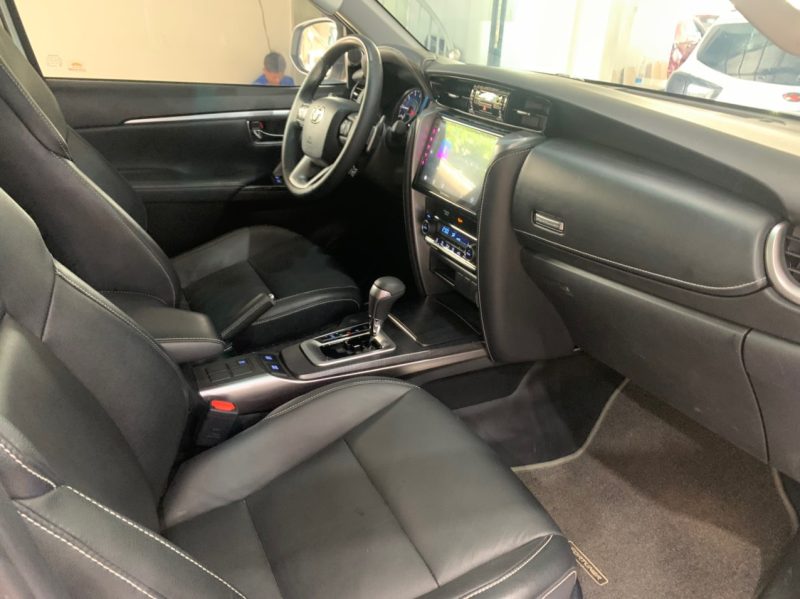Toyota Fortuner dầu tự động 2021 giá tốt