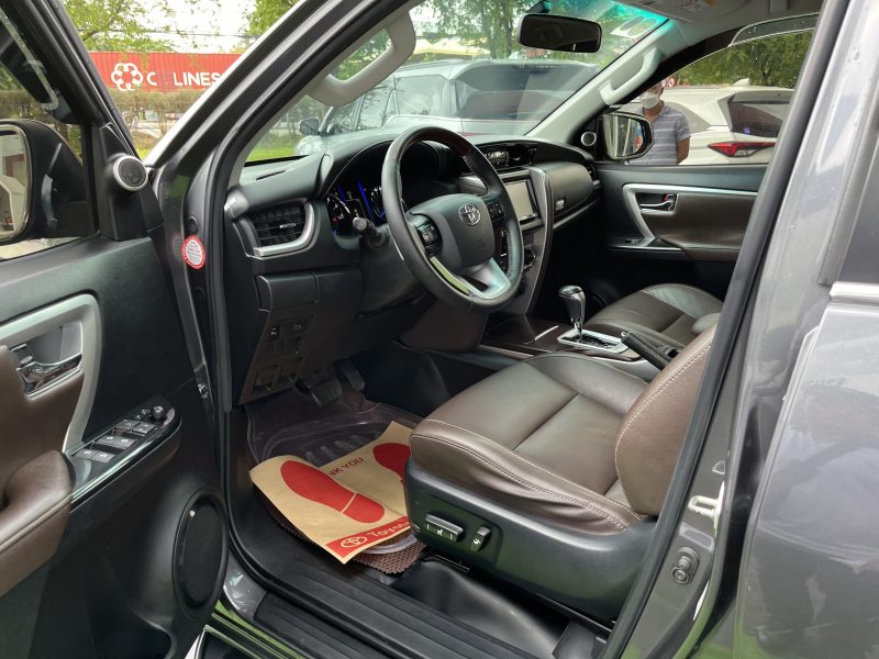 Toyota Fortuner 2.7V 1 cầu máy xăng số tự động 2017 giá tốt
