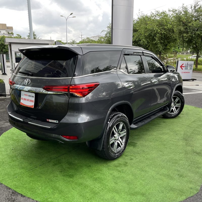 Toyota Fortuner 2.7V 1 cầu máy xăng số tự động 2017 giá tốt