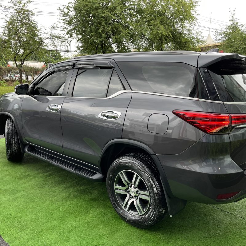 Toyota Fortuner 2.7V 1 cầu máy xăng số tự động 2017 giá tốt