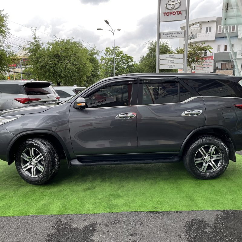 Toyota Fortuner 2.7V 1 cầu máy xăng số tự động 2017 giá tốt