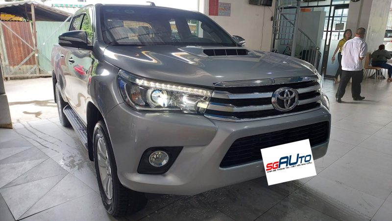Toyota Hilux 3.0 số tự động 2015 màu bạc xe chất giá tốt