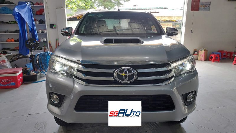 Toyota Hilux 3.0 số tự động 2015 màu bạc xe chất giá tốt