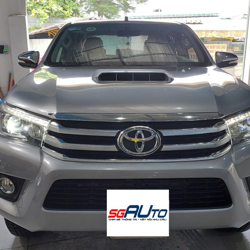 Toyota Hilux 3.0 số tự động 2015 màu bạc xe chất giá tốt