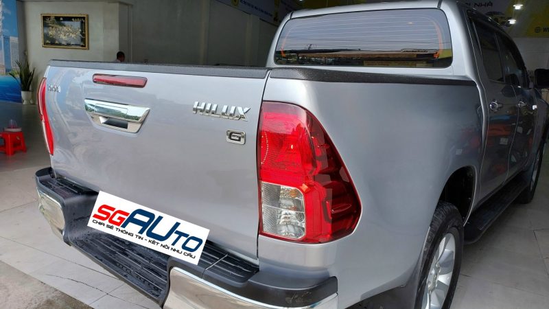 Toyota Hilux 3.0 số tự động 2015 màu bạc xe chất giá tốt