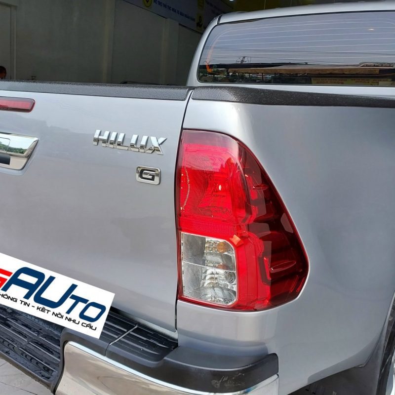 Toyota Hilux 3.0 số tự động 2015 màu bạc xe chất giá tốt