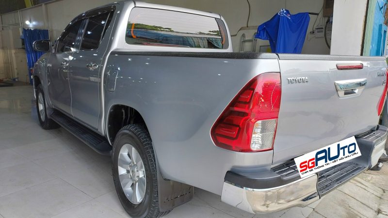 Toyota Hilux 3.0 số tự động 2015 màu bạc xe chất giá tốt