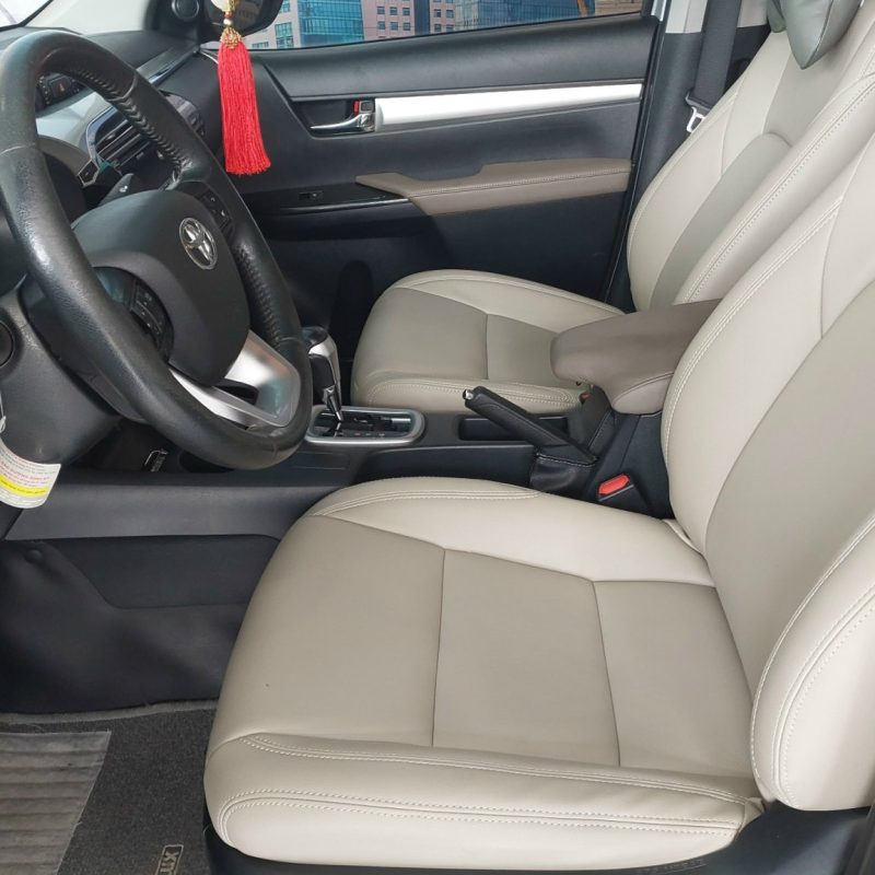 Toyota Hilux 3.0 số tự động 2015 màu bạc xe chất giá tốt