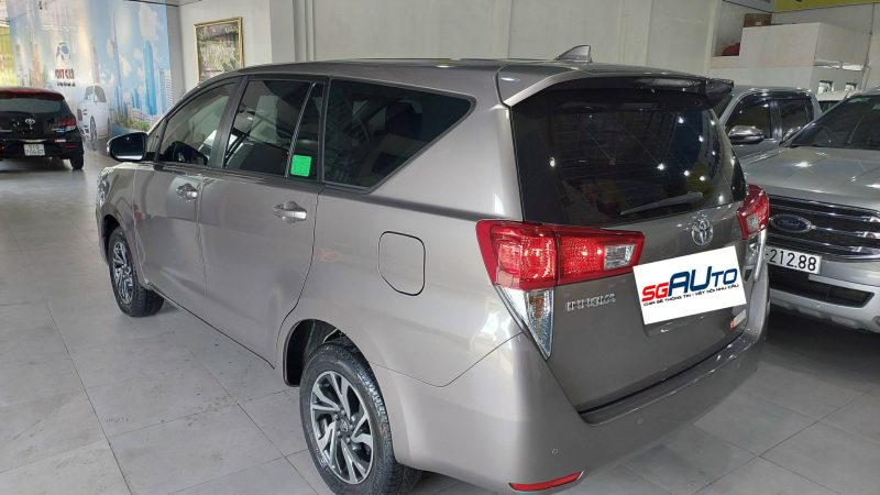 Toyota Innova số sàn cũ 2021 không tai nạn thủy kích, gia đình sử dụng