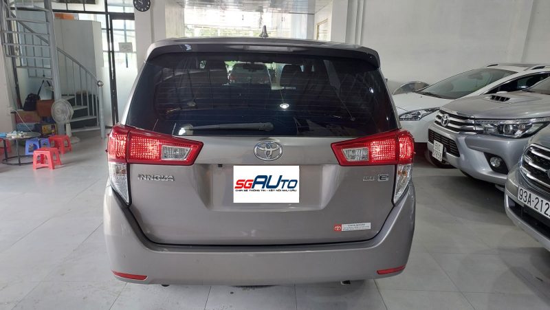 Toyota Innova số sàn cũ 2021 không tai nạn thủy kích, gia đình sử dụng