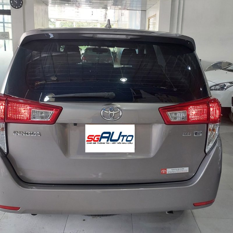 Toyota Innova số sàn cũ 2021 không tai nạn thủy kích, gia đình sử dụng