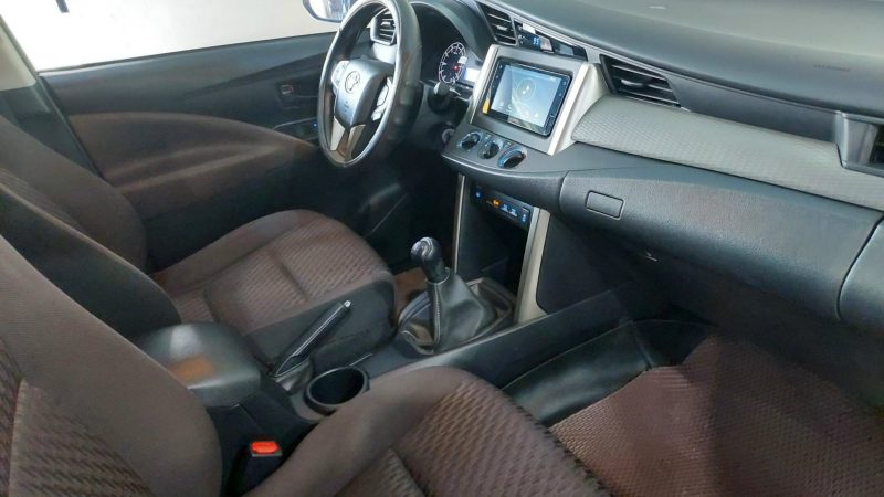 Toyota Innova số sàn cũ 2021 không tai nạn thủy kích, gia đình sử dụng