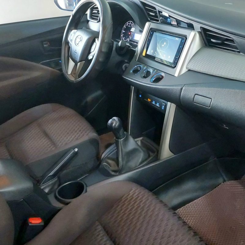 Toyota Innova số sàn cũ 2021 không tai nạn thủy kích, gia đình sử dụng