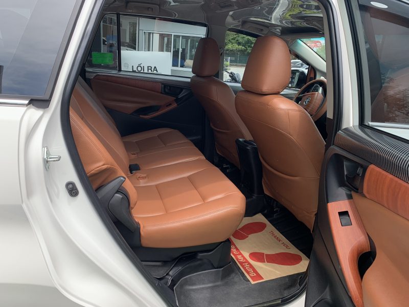 Toyota Innova 2.0E số sàn 2021 siêu lướt